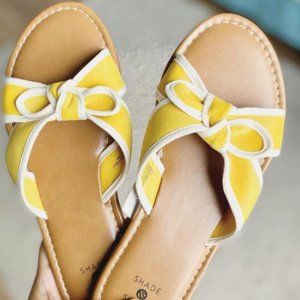 Crossband Bow Sandals